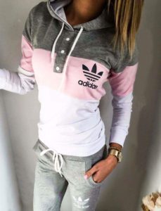 chandal-Adidas-gris-y-rosa