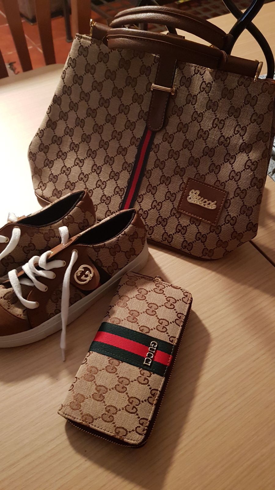 Masaje Abrazadera Sobretodo Conjunto Gucci réplica | Tienda Monísima